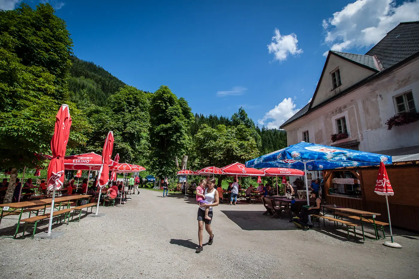 Großer Gastgarten des Herrenhaus Mendlingtal in Göstling an der Ybbs